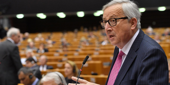 V4NA: Juncker személyesen akadályozta az adóelkerülés elleni EU-fellépést