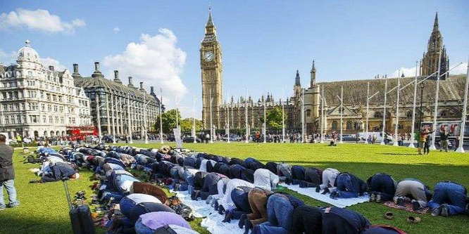 Brit bevándorlás: keresztény üldözötteket elutasítanak, muszlim szélsőségeseket befogadnak