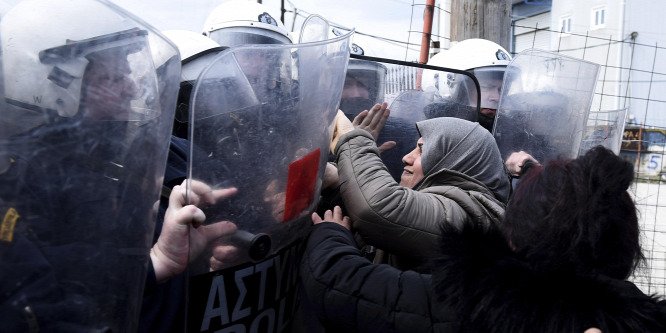Összecsapások voltak a migránsok és a rendőrök között Szalonikiben
