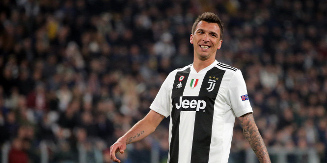 Nem büntették meg a Juventus sztárját az alattomos utánrúgásért