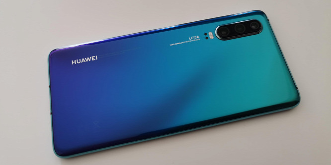 A Huawei szerényebb csúcstelefonja is telitalálat