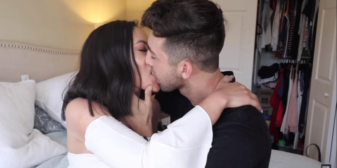 Testvérével csókolózott a PrankInvasion nevű YouTube-csatorna készítője – videó