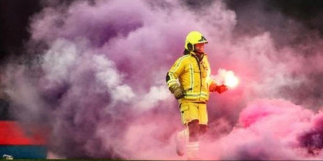 Az Anderlecht-szurkolók görögtüzekkel dobálták a focistákat - videó