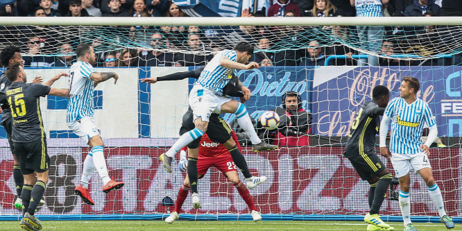 Bombameglepetés: kikapott a Juve, elmaradt a bajnokavatás