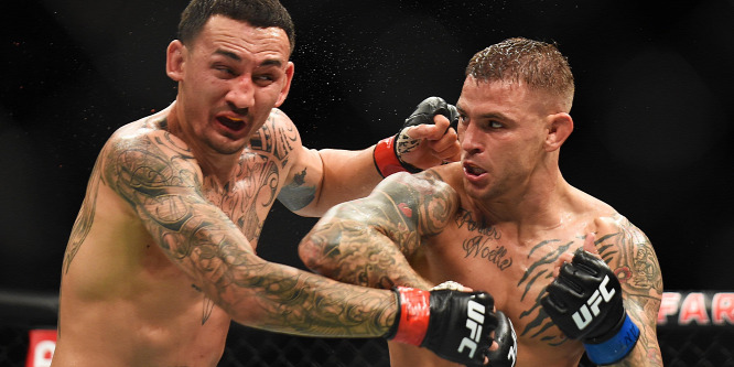 Kikapott a UFC legjobb harcosa, de egy vb-öve azért megmaradt