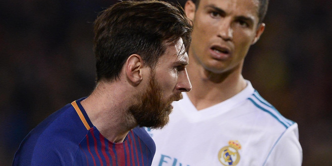 A csókolózó Messi és Ronaldo került az Aranylabdát osztó újság címlapjára