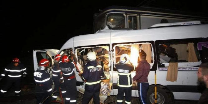 Négyen haltak meg egy romániai buszbalesetben