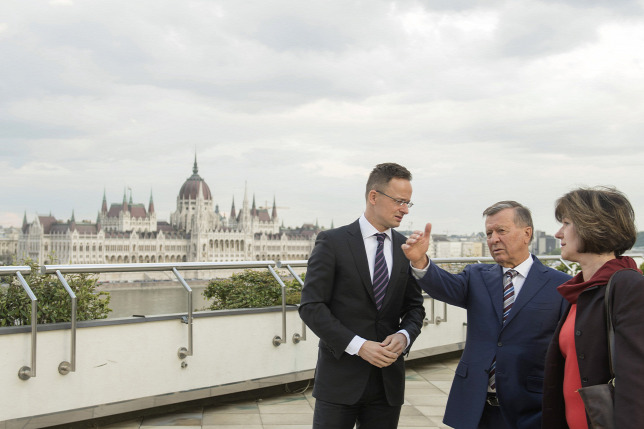 Szijjártó Péter a Gazprom igazgatótanácsának elnökével tárgyalt Szijjártó Péter a Gazprom igazgatótanácsának elnökével tárgyalt