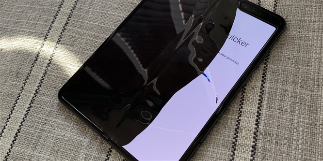 Botrány: napok alatt megy tönkre a méregdrága Samsung Galaxy Fold kijelzője