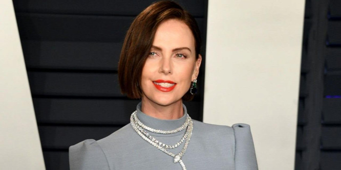 Charlize Theron smink nélkül, melegítőben ment az utcára
