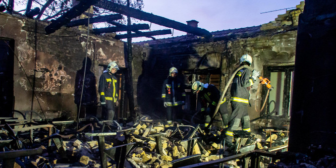 Kigyulladt és teljesen leégett egy varroda Kunbaján