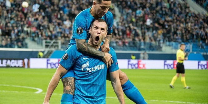 Megrugdosták és ráültek a sérülten fekvő focistára