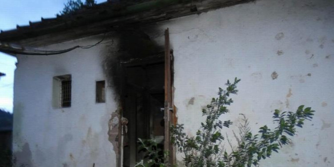 Tudhatta, hogy meghal a tűzben, mégsem segített neki