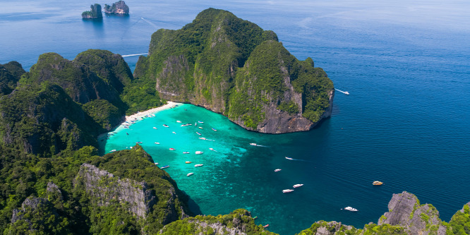 Tönkretette a turizmus az élővilágot, évekre lezárják a Maya Bay-öblöt