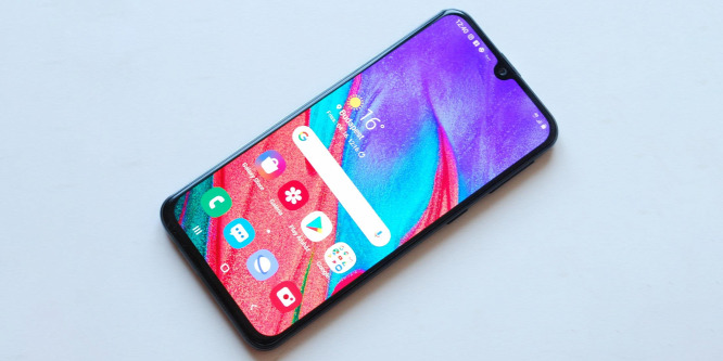 Ilyen lett a Samsung ultravékony, könnyű és megfizethető mobilja