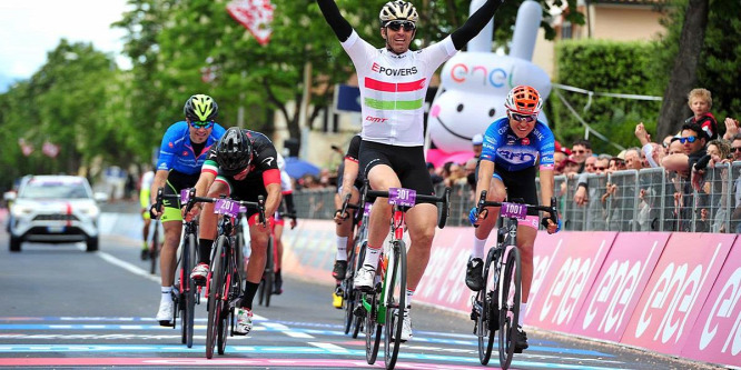 A magyar csapat nyerte az első szakaszt a rendhagyó Giro d'Italián