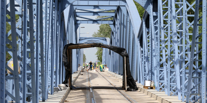 Megnyitnak a forgalom előtt egy Tisza-hidat
