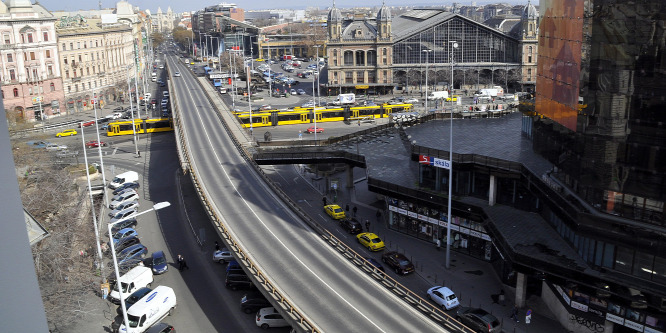 Itt a döntés, elbontják a felüljárót a Nyugati téren
