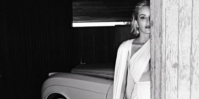 Sharon Stone meztelen képpel ismerkedne a Tinderen
