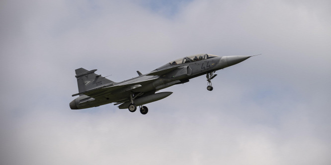 Azonosítatlan repülő objektum miatt szálltak fel a magyar Gripenek