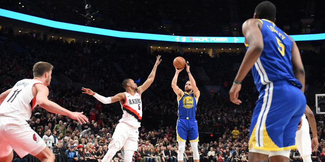 NBA: egy győzelemre a nagydöntőtől a címvédő Warriors