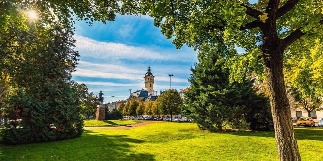 Az alföldi város, amely tele van izgalmas nők emlékeivel