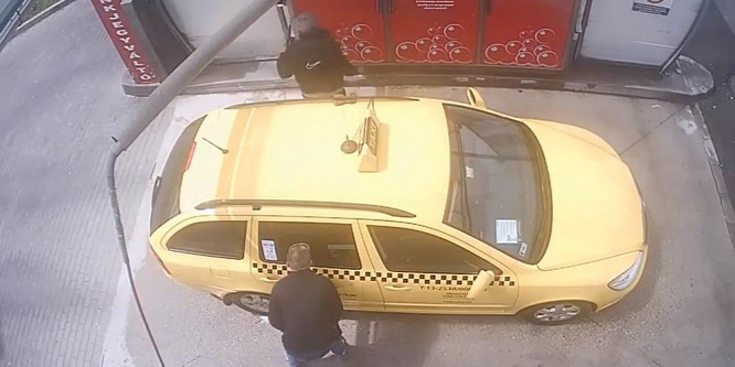 Beállt a pesti taxis a kézi mosóba, az aljasság csúcsa, amit tettek vele