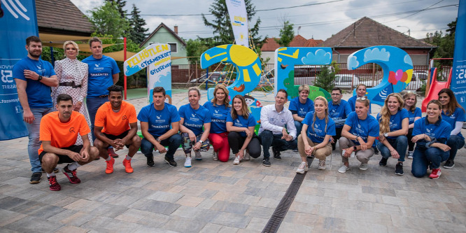 Énekeltek, táncoltak, sportoltak és játszottak a gyerekek a sztárokkal - videó