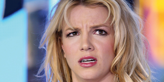 Táncolás közben törte el a lábát Britney Spears