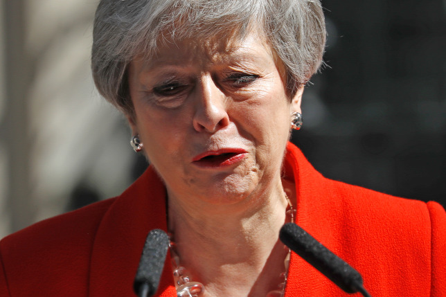 Sírva jelentette be lemondását Theresa May Sírva jelentette be lemondását Theresa May