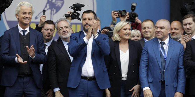 V4NA: Több tízezren voltak Salviniék, Soros lapja mégis gyér tömegről írt