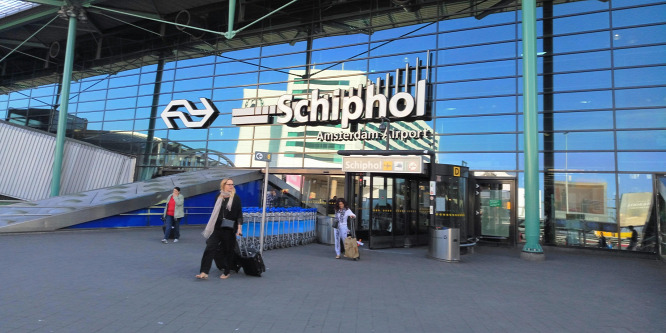 Járatok tucatjait törölték az amszterdami Schiphol repülőtéren