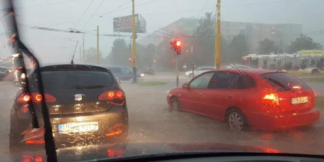 Ítéletidő Eperjesen, az autópályán sárlavina volt