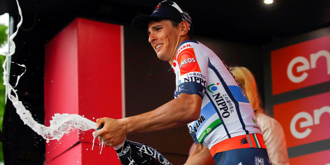 Cima egy kerékkel megelőzte a sprintereket a Giro d'Italián