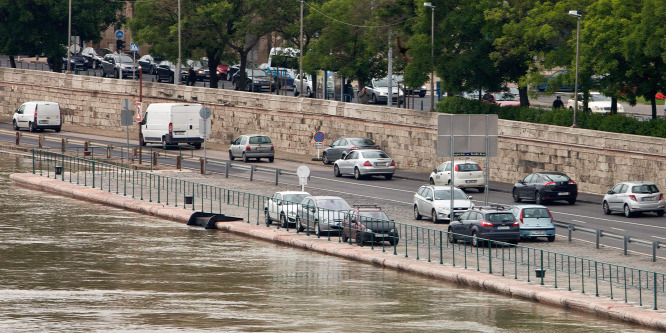 Budapesten szombat délelőtt tetőzik a Duna