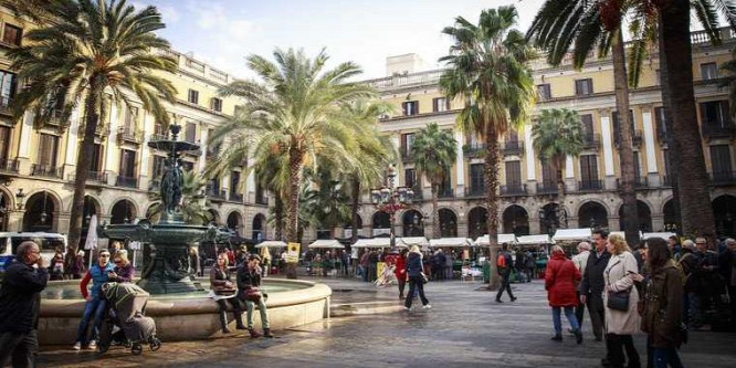 Migránsbandák fosztják ki a turistákat Barcelonában