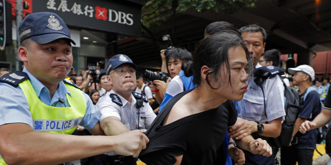 Hongkong a tömegtüntetések ellenére kitart a kiadatási egyezmény mellett