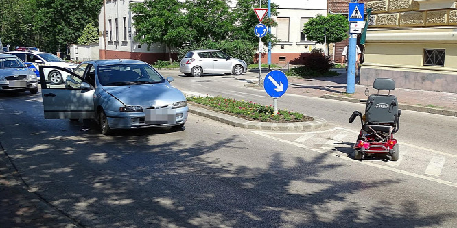 Mozgáskorlátozott nőt gázoltak el Szentesen