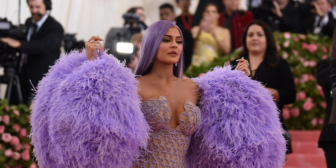 Kylie Jenner A szolgálólány meséje témájú bulit rendezett, kiakadtak a rajongók