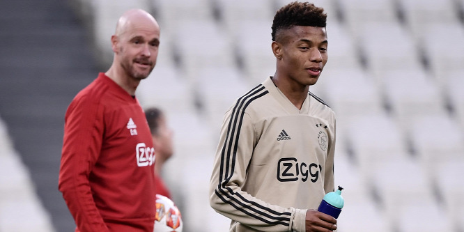 Az Ajax sztárja megsértette a kopasz edzőjét, gyorsan a kispadra került