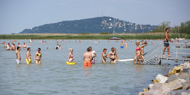 Holtan találták meg a férfit, aki elmerült a Balatonban