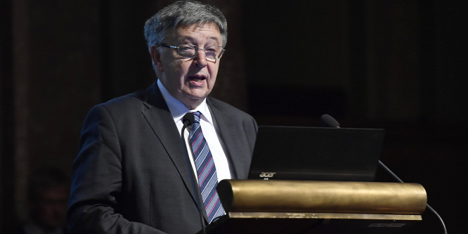 Szélsőségesen magyarellenes román tudósnak hálálkodott az MTA elnöke