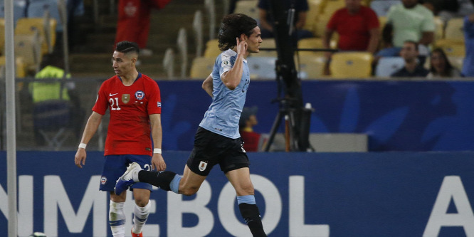 Cavani a csoport élére fejelte Uruguayt a Copa Américán - videó
