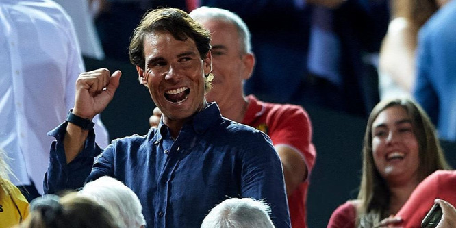 A lelátón ünnepelt Rafael Nadal a drámai focimeccsen - videó