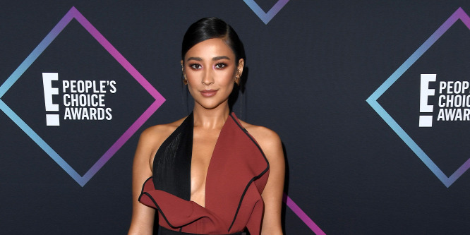 Szoptatós fotót posztolt Shay Mitchell színésznő