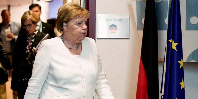 Angela Merkelen harmadjára is kitört a remegés - videó