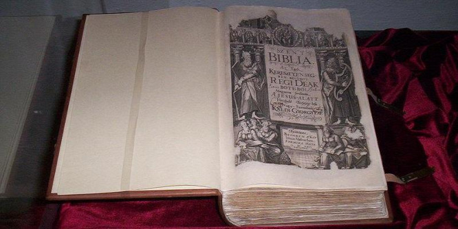 Tudja-e, melyik az első teljes magyar katolikus Biblia?