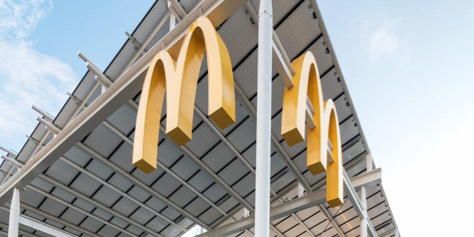 Leváltották a McDonald's vezérét egy alkalmazottal folytatott szerelmi viszony miatt