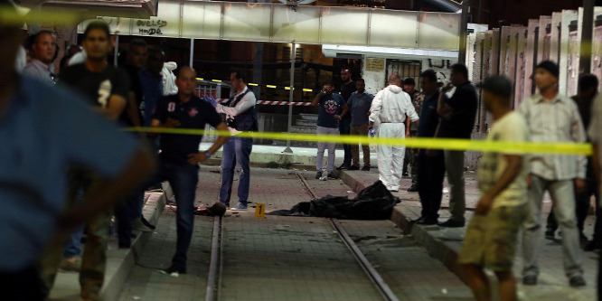 Felrobbantotta magát Tuniszban egy bekerített terrorista