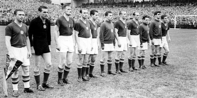 Az Aranycsapat három játékosára és az 1954-es berni vb-döntőre emlékeztek
